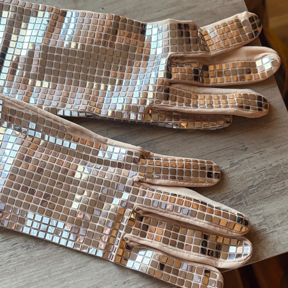 NWT Burberry Cindy Gem Gloves size Medium